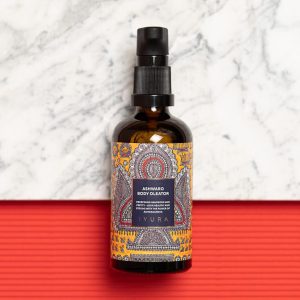 This Ashwaro Body Oleator is a deeply grounding oil designed to provide comfort and strength to the skin. Infused with Ashwagandha, it nourishes depleted tissues, eases dryness, and leaves the skin feeling exceptionally soft, resilient, and revitalized.
