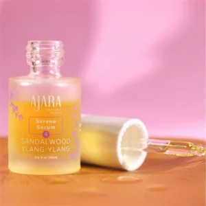This Sandalwood Ylang-Ylang Serene Serum blends grounding aromatics with deep-acting botanicals to soothe stressed skin, balance moisture levels, and impart a tranquil, luminous glow.